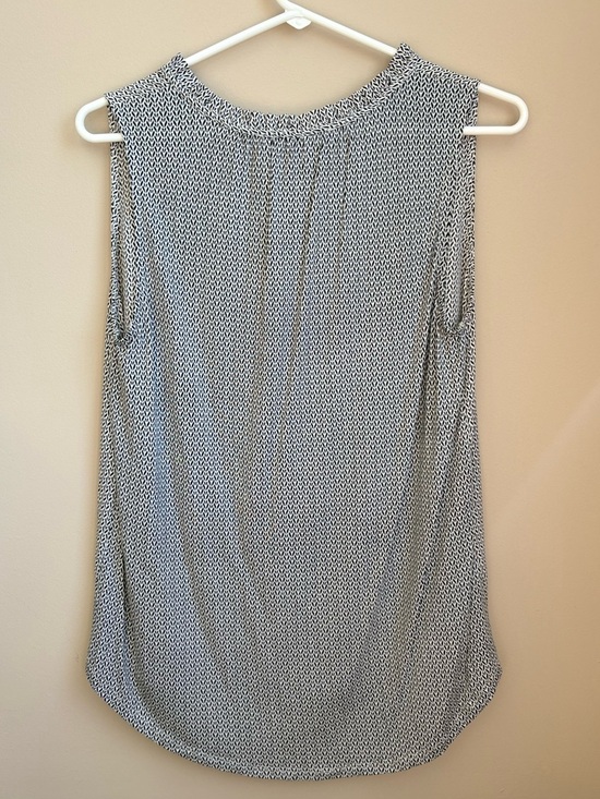 LOFT Black & White Sleeveless V-Neck Printed Blouse - Picture 3 of 5